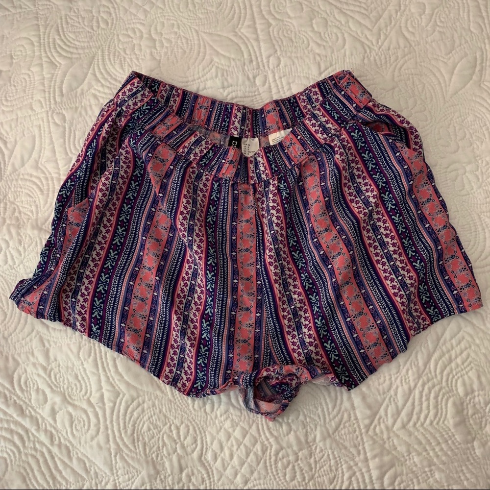 DIVIDED Shorts w/ Pockets